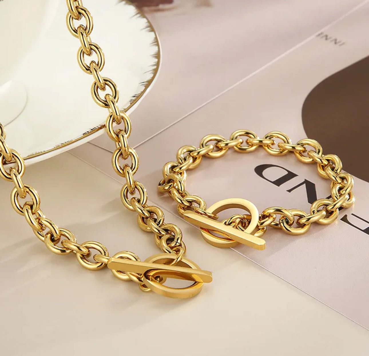 Ivette set's gold necklaces and bracelet