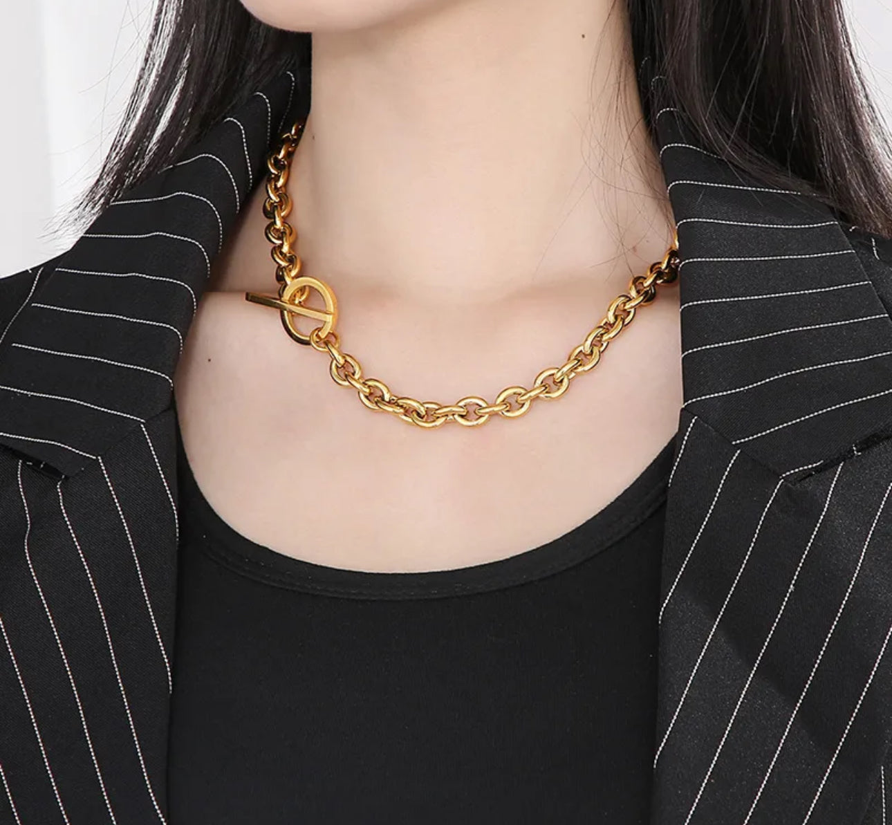 Ivette set's gold necklaces and bracelet
